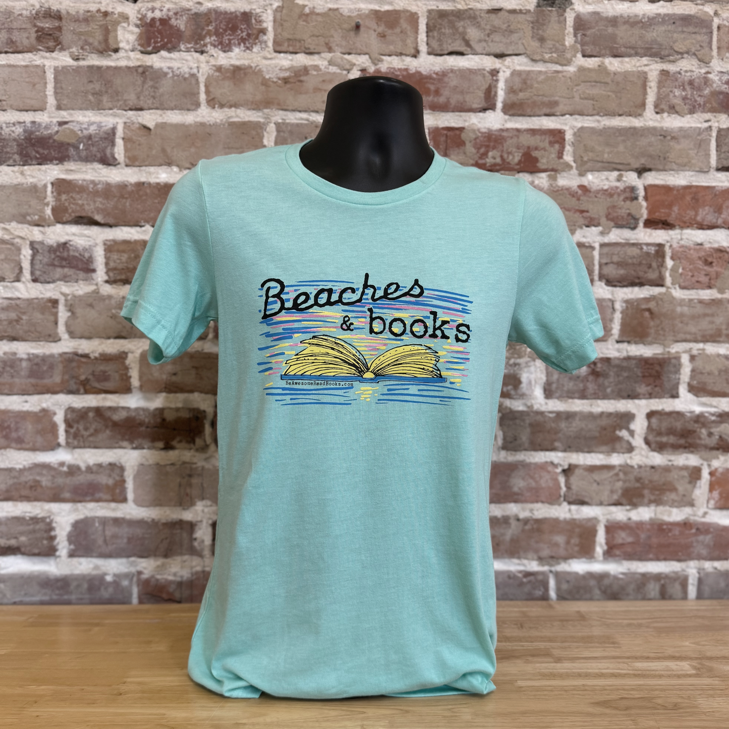 🌞New Summer Shirt Just Dropped 🔥Beaches and Books T-shirt🏖️